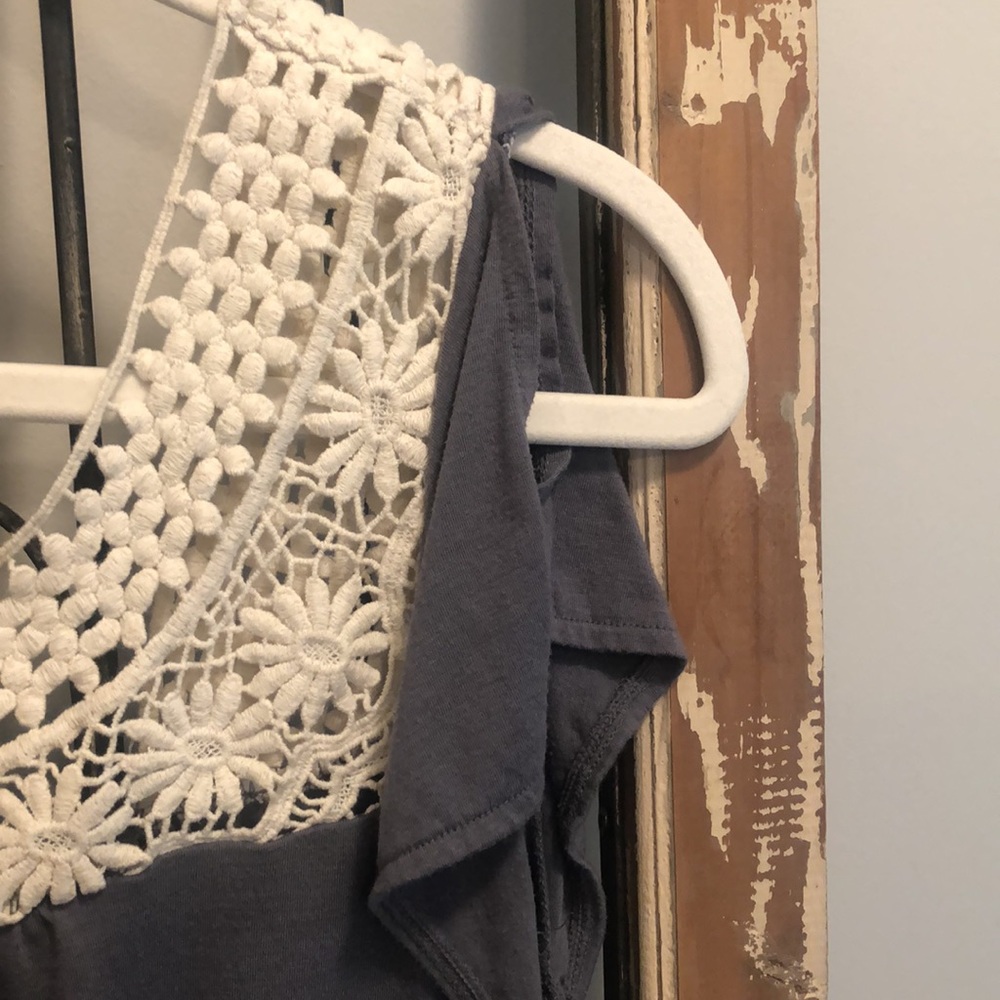 American eagle cream and grey top size medium - Picture 4 of 9
